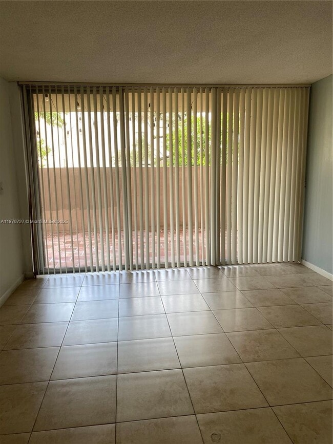 Building Photo - 10625 SW 112th Ave