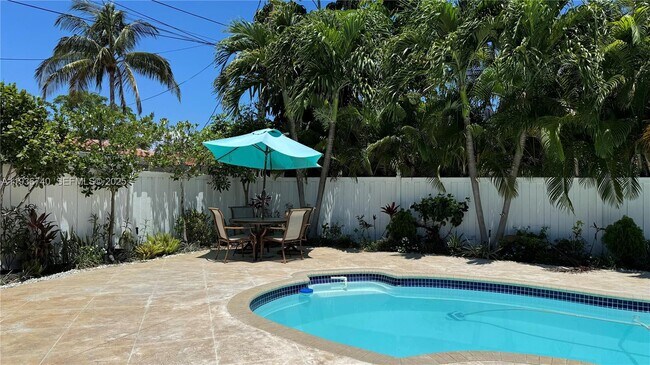 Building Photo - 1611 71st St