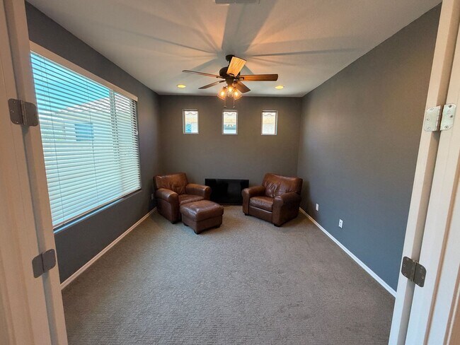 Building Photo - 2 Bed 2 Bath + Den Long-Term Rental in Anthem at Merrill Ranch!