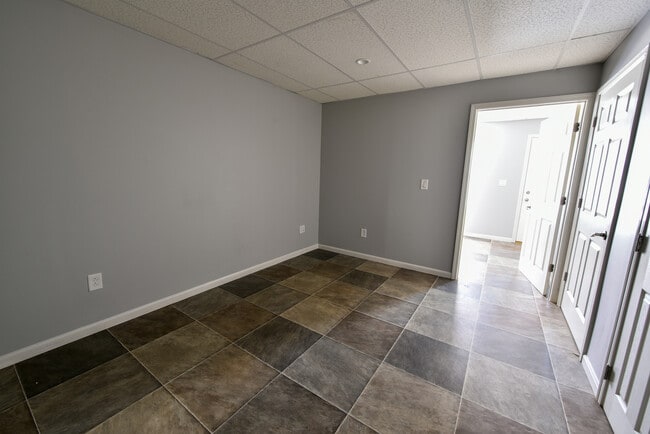 Building Photo - 83 Ennis Dr