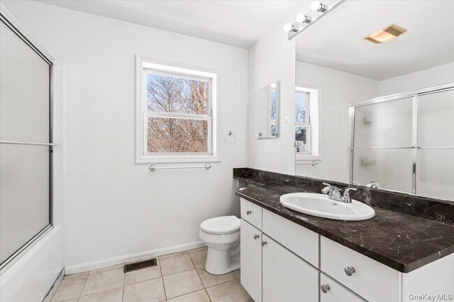 Building Photo - 44 Greenvale Cir