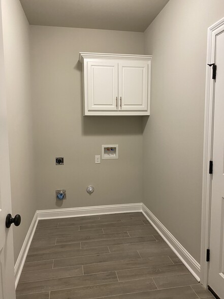 Building Photo - 40190 Maddie Drive