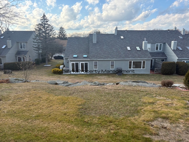 Building Photo - Fully Redesigned Townhouse Style Condo For Rent in Desirable Louisquisset Community!