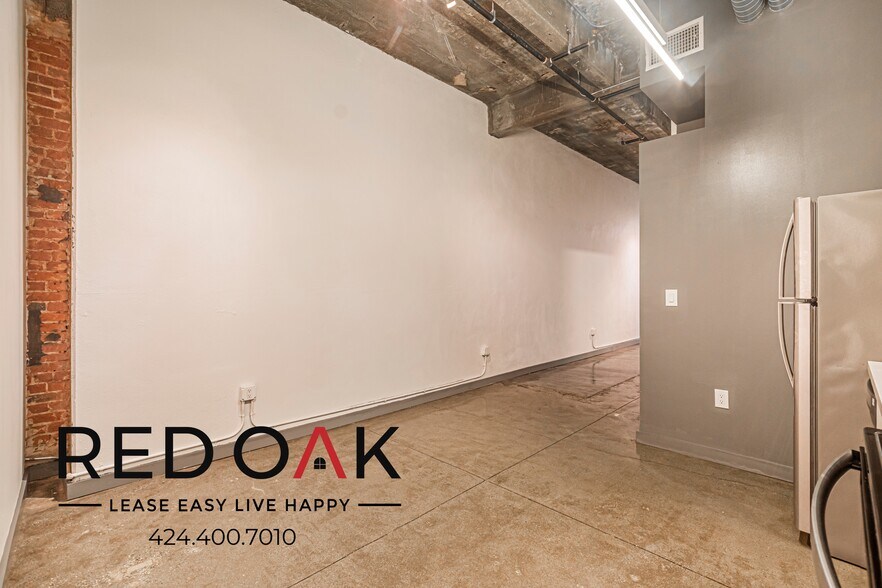 Building Photo - 430 S Broadway