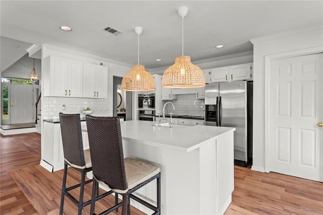 Building Photo - 1695 Spinnaker Dr