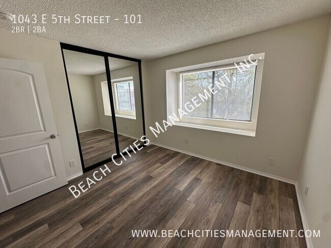 Building Photo - 1043 E 5th St