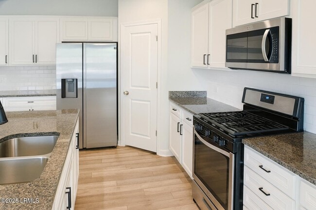 Building Photo - 15 Chauga St