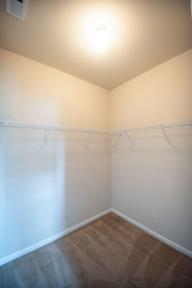 Building Photo - Beautiful home available today!