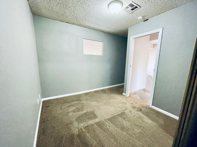 Building Photo - Charming 2 story townhome waiting for you.