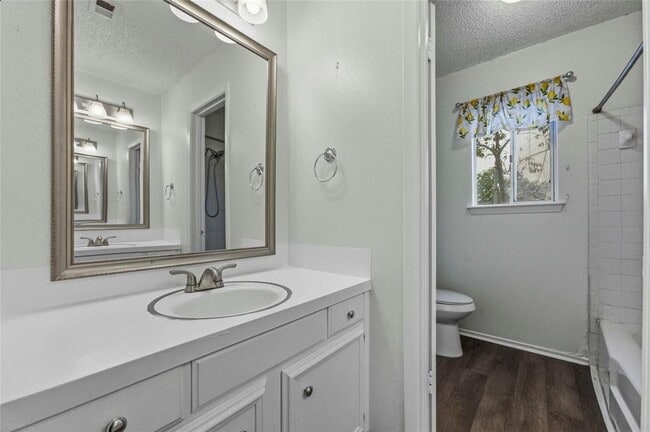 Building Photo - 1706 Elmhurst Dr