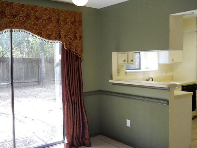 Building Photo - 216 S Deerfoot Cir