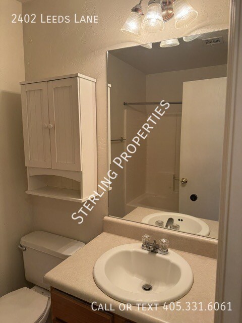 Building Photo - 2402 Leeds Ln