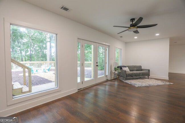 Building Photo - 212 Southland Dr