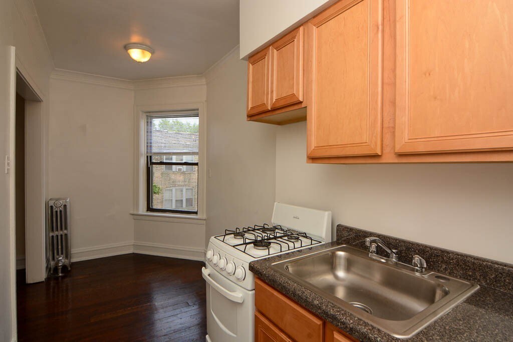 Building Photo - 4752 N Paulina St