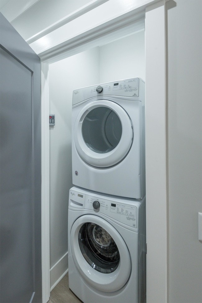 Building Photo - 9 Sanctuary Ct