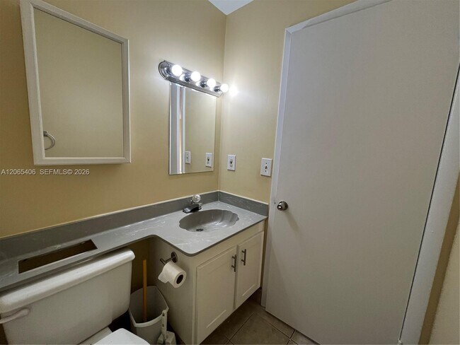 Building Photo - 5170 Tennis Ln