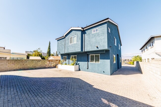 Building Photo - Spacious 4-Bedroom, 3-Bath Home – Modern Upgrades & Parking Included