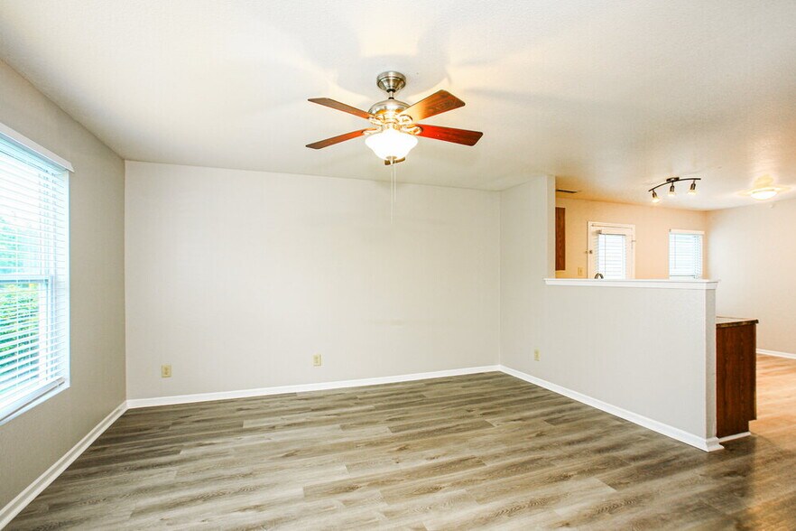 Building Photo - 15442 Gallow Ln