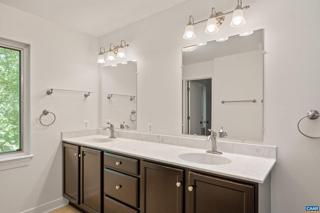 Building Photo - 501 Rookwood Pl