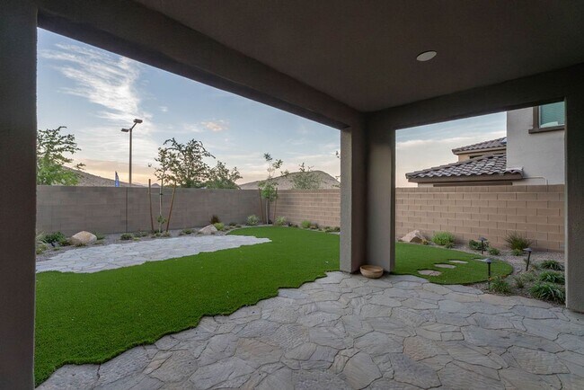 Building Photo - 11620 Desert Hollow Avenue