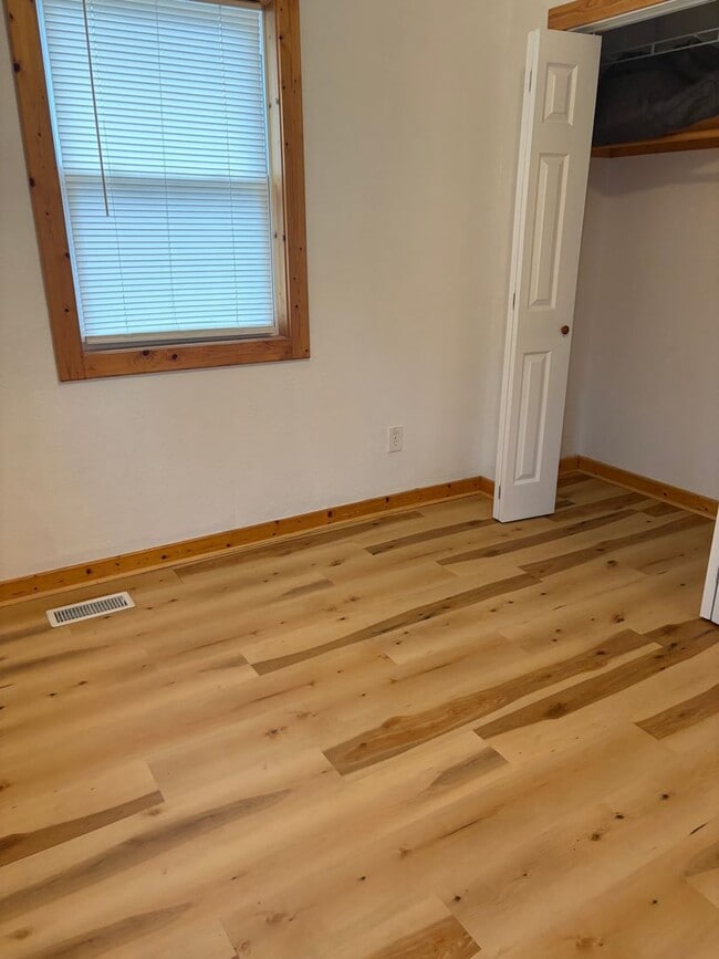 Building Photo - 1 Bedroom 1 Bath Available Now for Year Round Rental! $975/mo