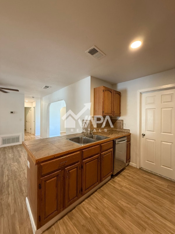 Building Photo - 7626 Glen Mont Dr