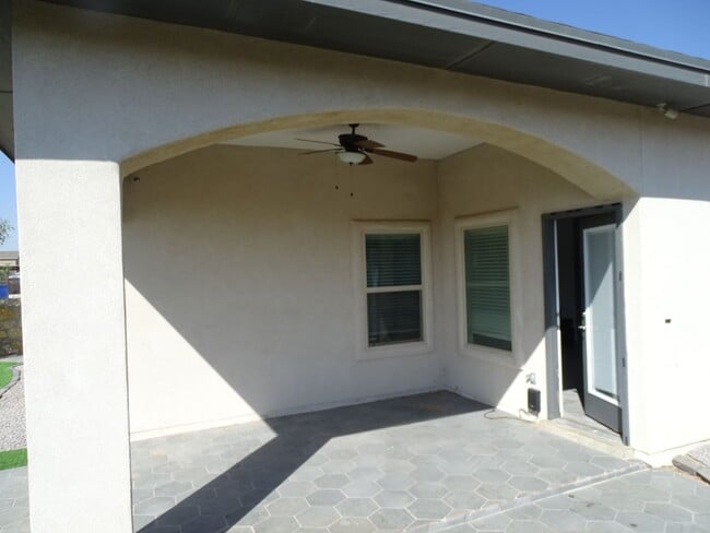 Building Photo - STYLISH EASTSIDE HOME