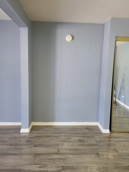 Building Photo - 258 E Bailey Rd