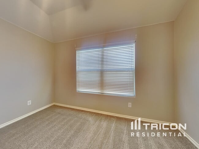 Building Photo - 1252 Edgewater Dr