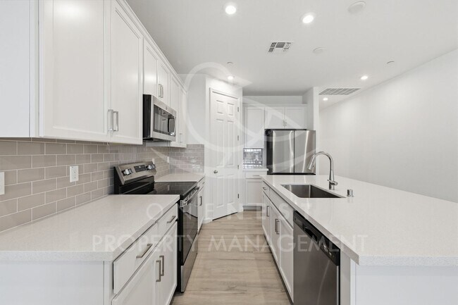 Building Photo - 4-bedroom, 2-bathroom home in the sought-after Seasons at Riverton South community in Plumas Lake