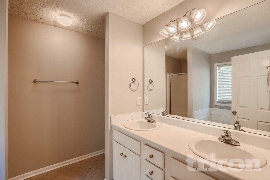 Building Photo - 515 Plantation Creek Dr