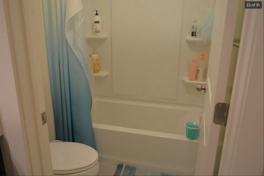 Building Photo - 9337 N Tampa Dr