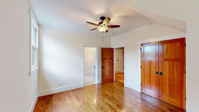 Building Photo - 2320 Chesterfield Ave