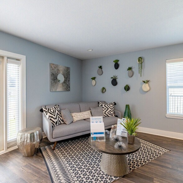 Building Photo - 531 Bedford Rd