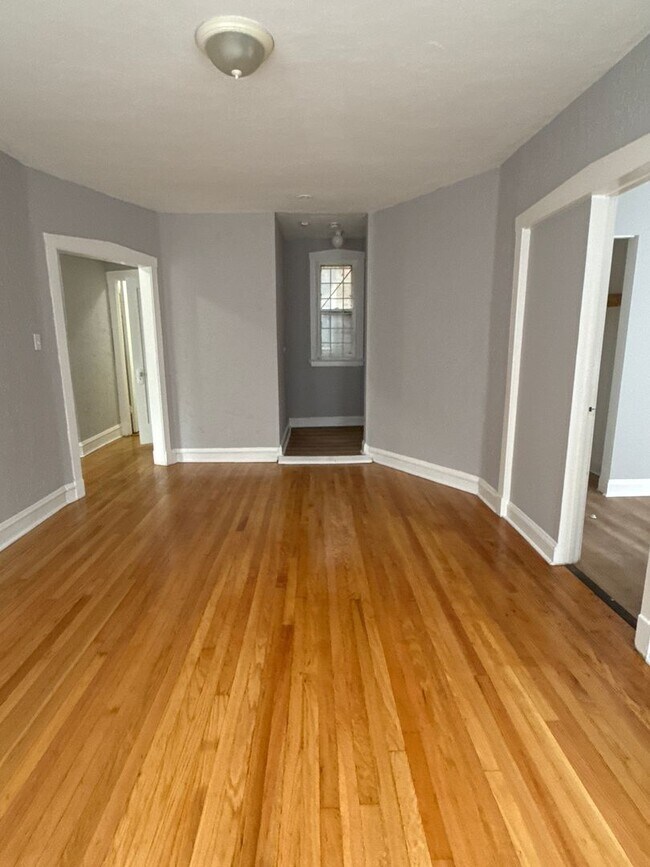 Building Photo - 2 BED APARTMENTS AVAILABLE RENT STARTING AT $1,400.00