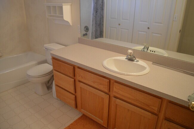 Building Photo - Huge Orem Home in Great Location