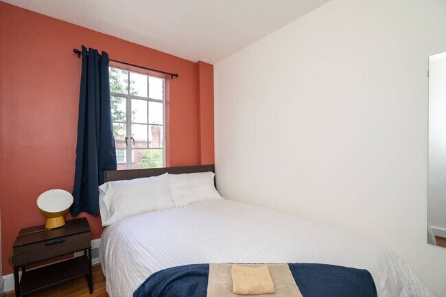 Building Photo - 809 Chetworth Pl