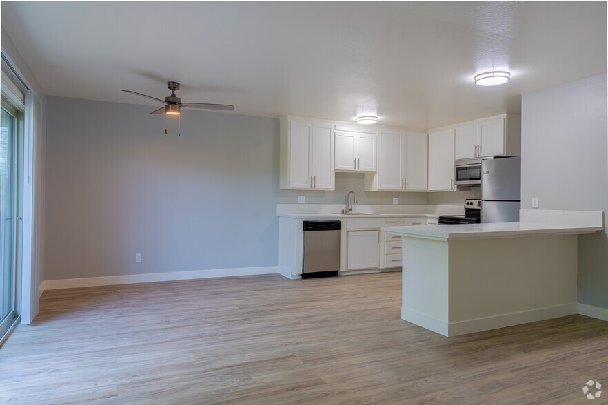 1BR, 1BA - 750SF - Dining Room - Moxy Apartments