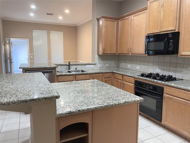 Building Photo - 3305 Knollcrest Ln