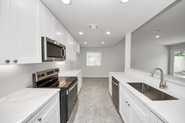 Building Photo - 6034 John Dreaper Dr