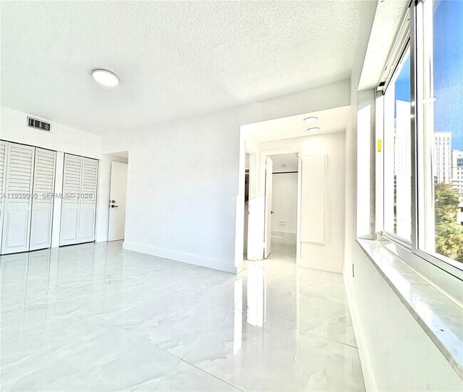 Building Photo - 9159 SW 77th Ave