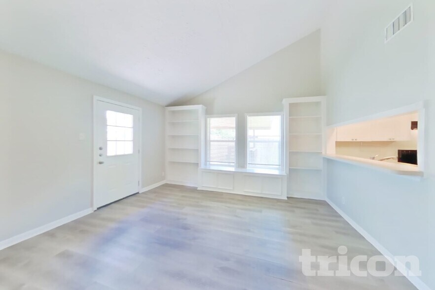 Building Photo - 13307 Venice Cir