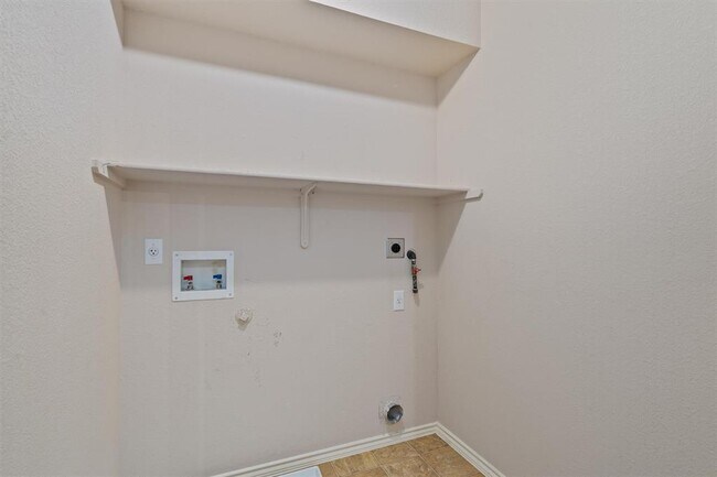 Building Photo - 11117 Los Comancheros Rd