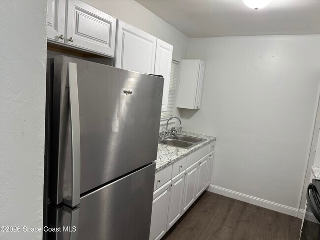 Building Photo - 204 W Alma Dr