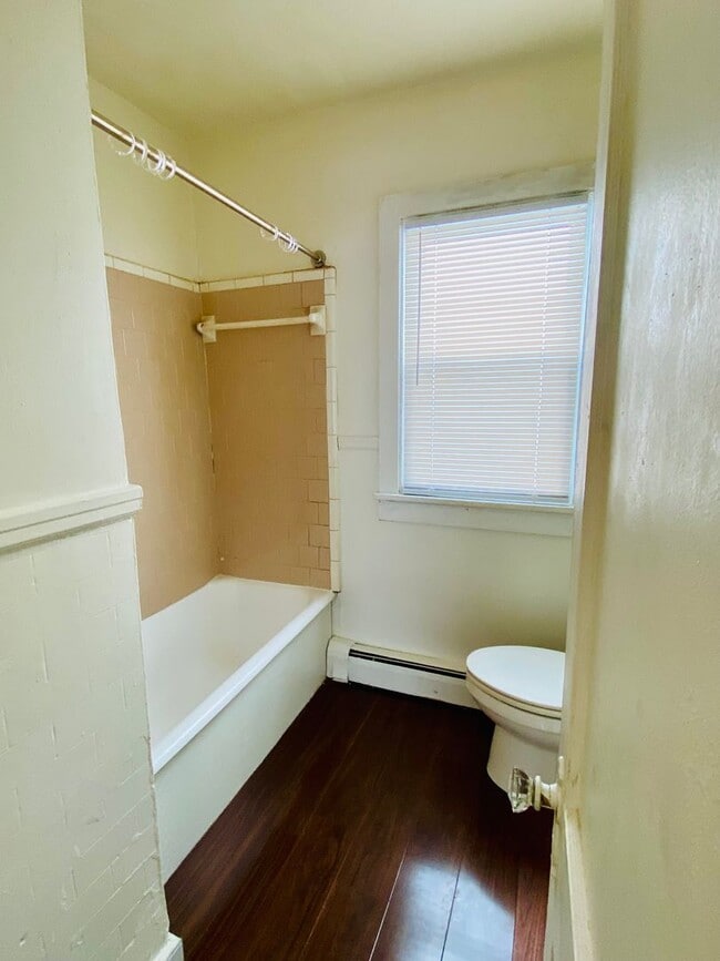 Building Photo - Adorable 2bdrm/1bth Bungalow Conveniently Located in Richmond's Historic Churchill!!