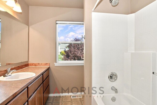 Building Photo - Spacious 4bd - 2.5ba Bonney Lake Home on Quiet Cul-de-Sac