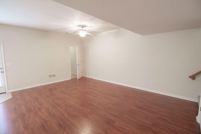 Building Photo - 1932 Center St