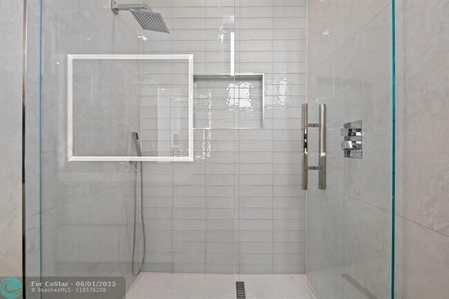 Building Photo - 401 Lido Dr