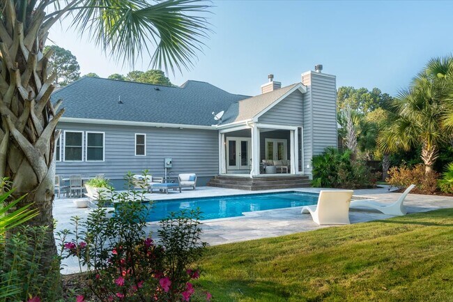 Building Photo - 1005 Mt Whitney Dr