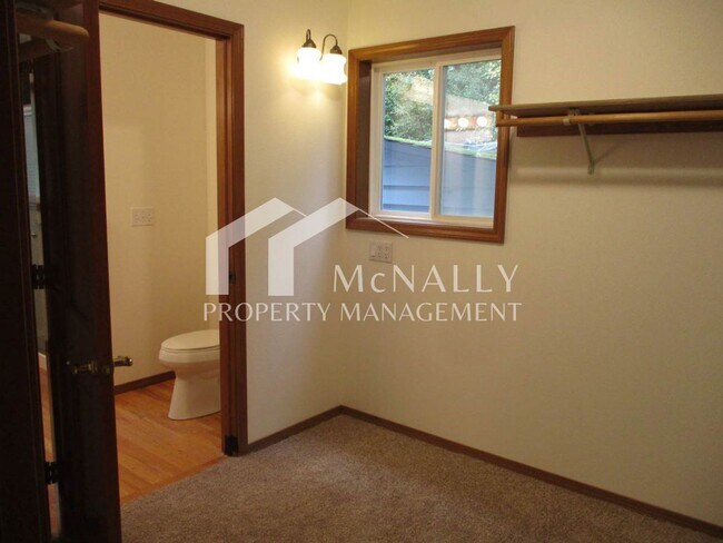 Building Photo - Beautiful 3 Bedroom 2.5 Bath Home in Gig Harbor